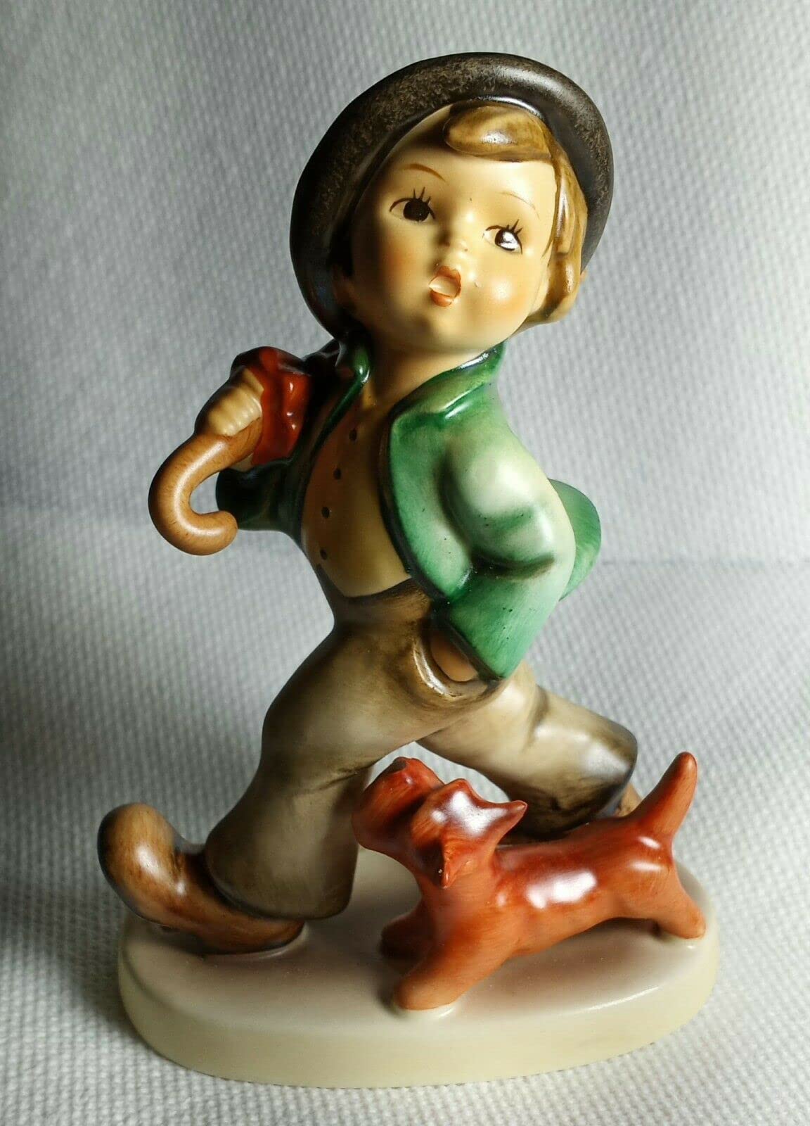 Amazon.com: Hummel Figurine - STROLLING ALONG #5 - TMK5 : Home